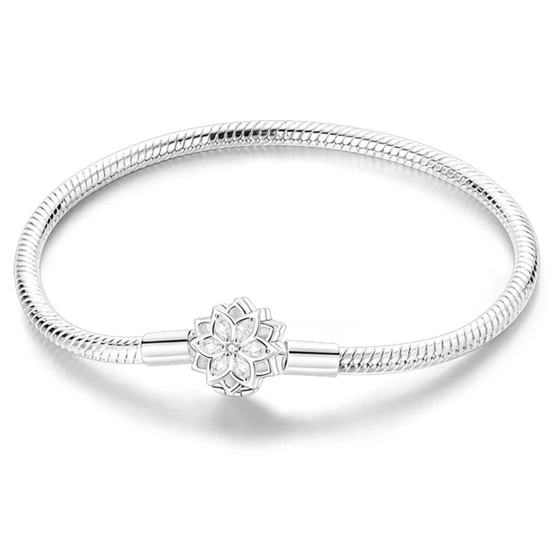 Brazalete con Broche de Flor Brillante en Plata