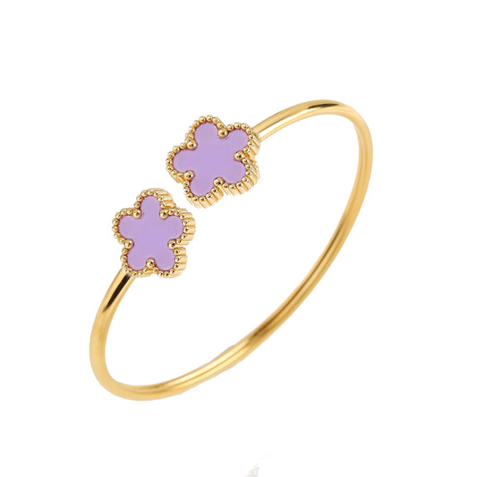 Brazalete Abierto con Detalle de Flor Lila en Oro